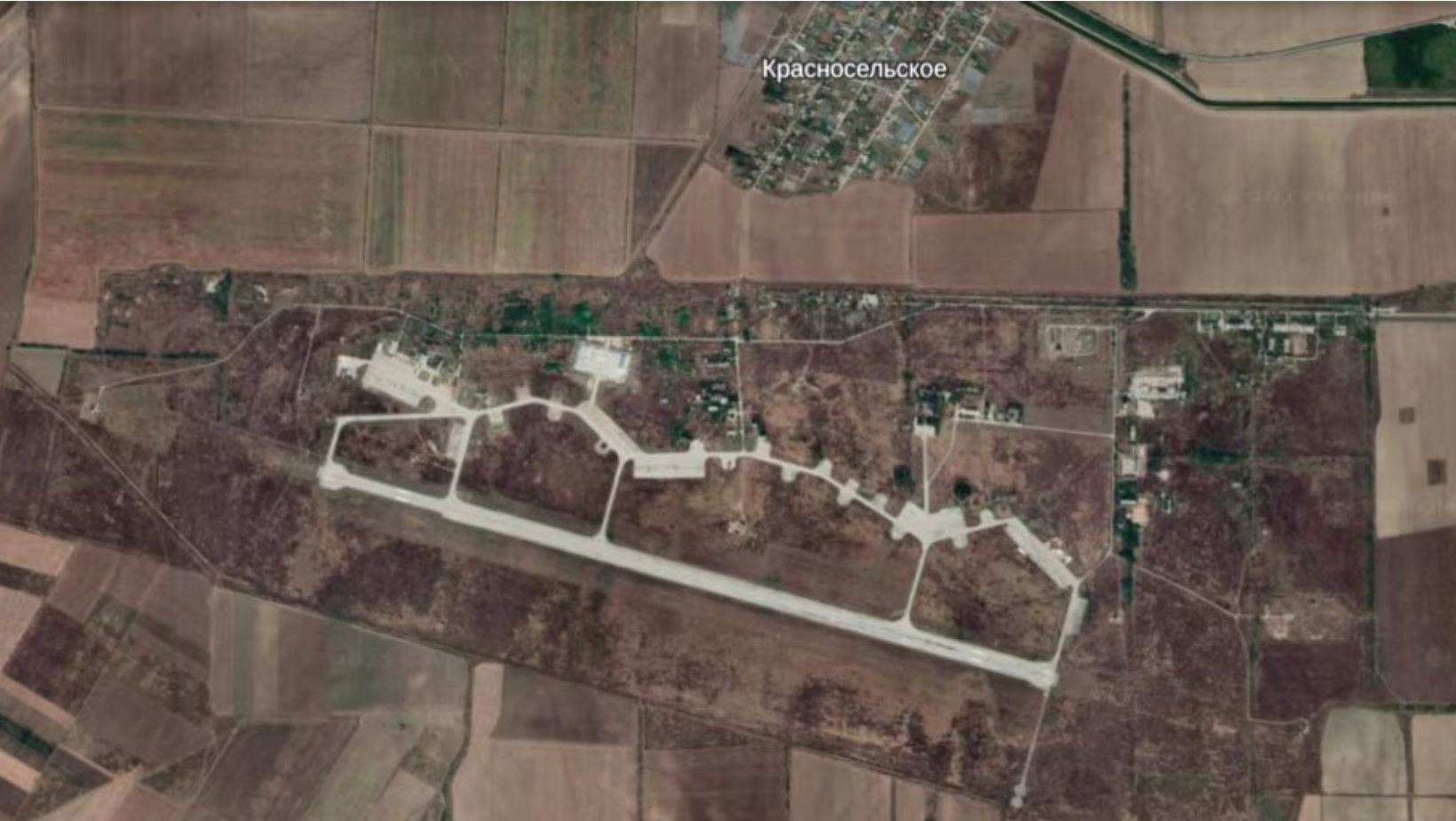 Аеродром «Кіровське» в районі&nbsp;Красносільського, звідки місцеві чули звуки вибухів вночі.&nbsp;